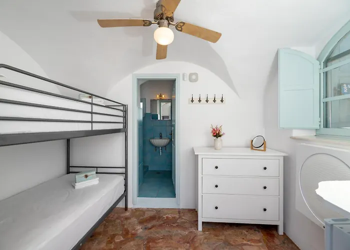 Blue Vine Pool Breakfast 度假居 *