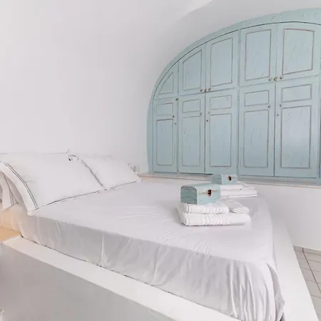 Blue Vine Pool Breakfast