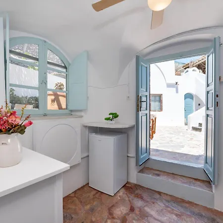 Blue Vine Pool Breakfast Kamári