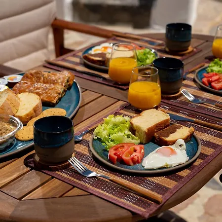 Semesterbostad Blue Vine Pool Breakfast *