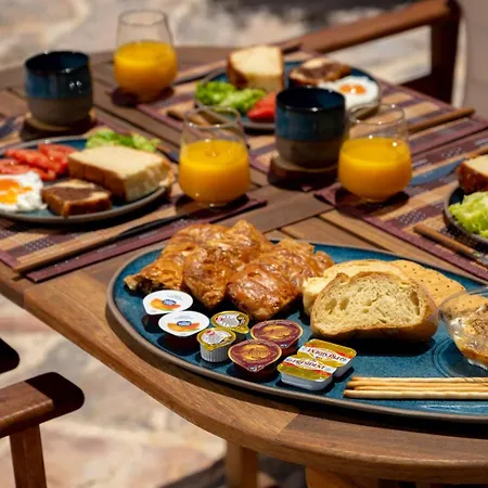 Semesterbostad Blue Vine Pool Breakfast