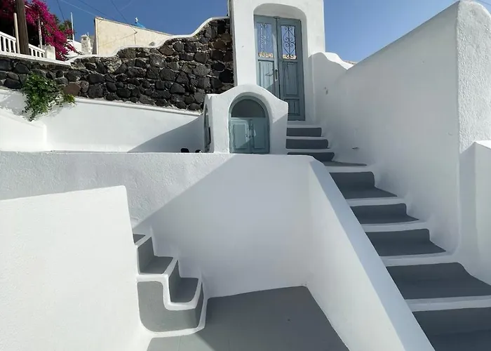 Blue Vine Pool Breakfast Tatil Evi