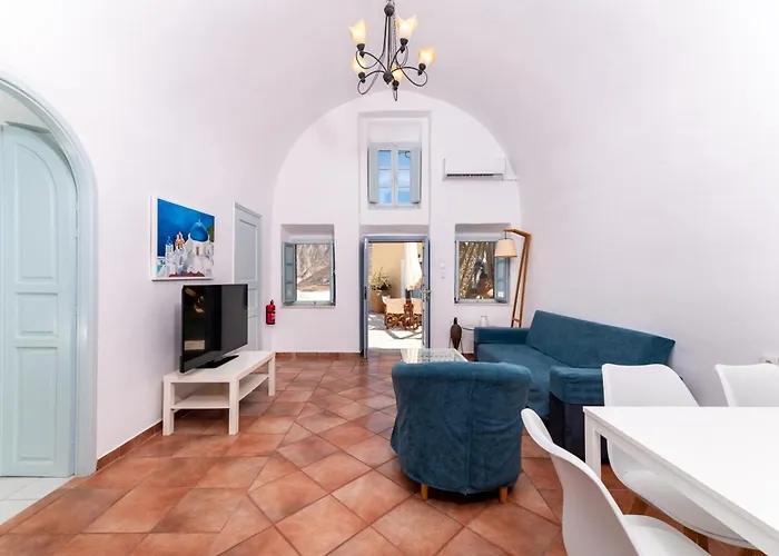 Blue Vine Pool Breakfast Tatil Evi