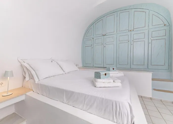 Blue Vine Pool Breakfast