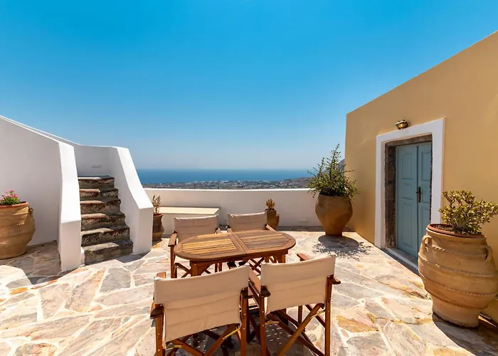 Blue Vine Pool Breakfast Tatil Evi Kamári