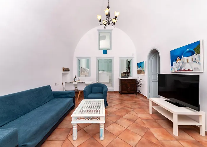 Blue Vine Pool Breakfast Feriehus Kamári