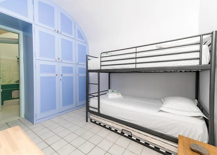 Blue Vine Pool Breakfast Feriehus Kamári