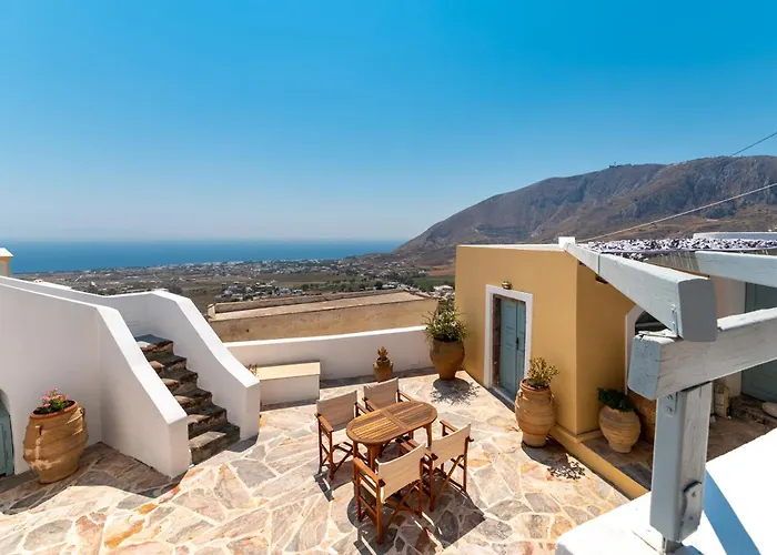 Feriehus Blue Vine Pool Breakfast Kamári