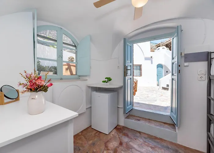 Blue Vine Pool Breakfast Kamári